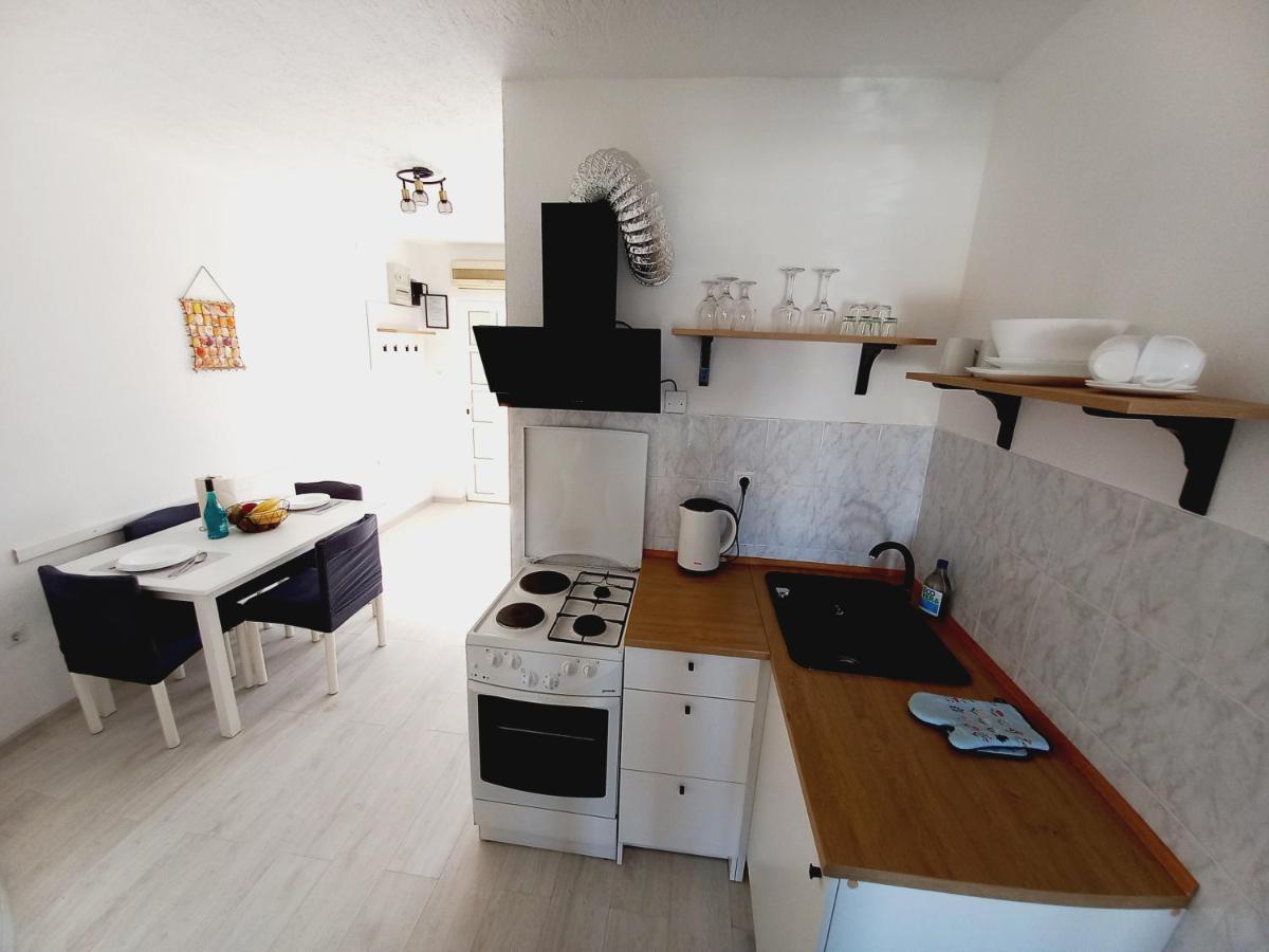 Apartments Toni Rogoznica  Buitenkant foto