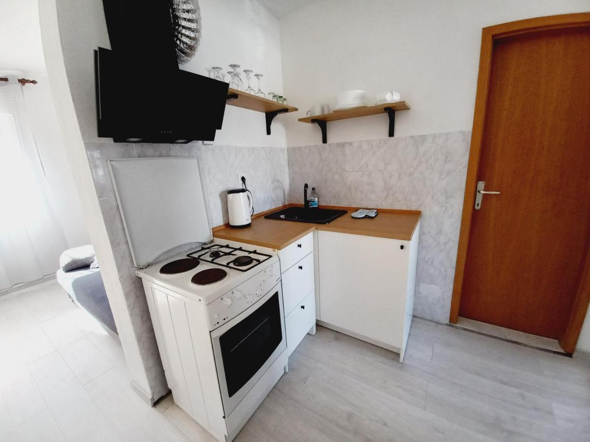 Apartments Toni Rogoznica  Buitenkant foto