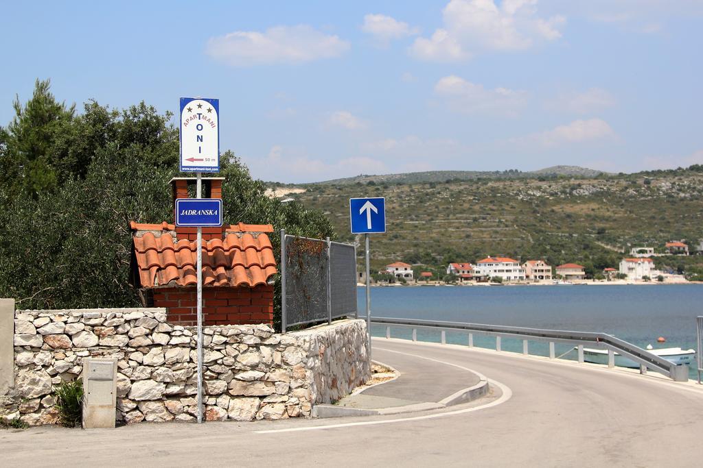Apartments Toni Rogoznica  Buitenkant foto
